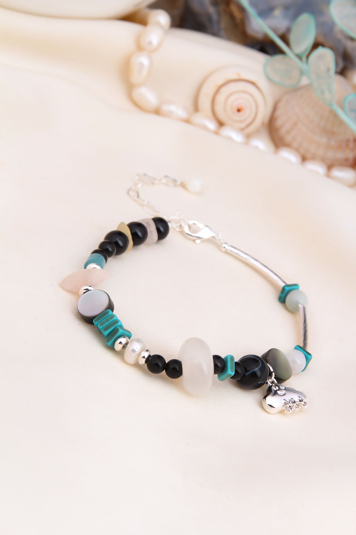 Nacre & Onix Bracelet