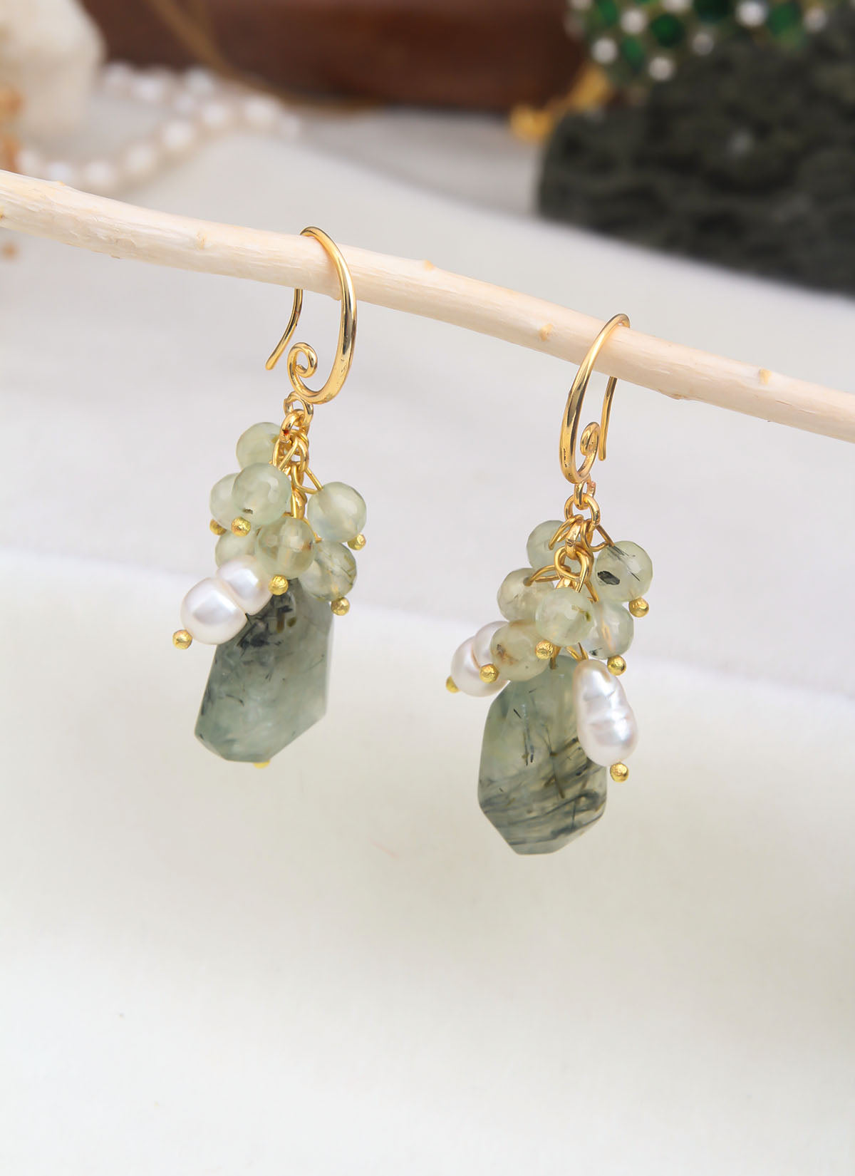 Prehnite & Pearl Earring