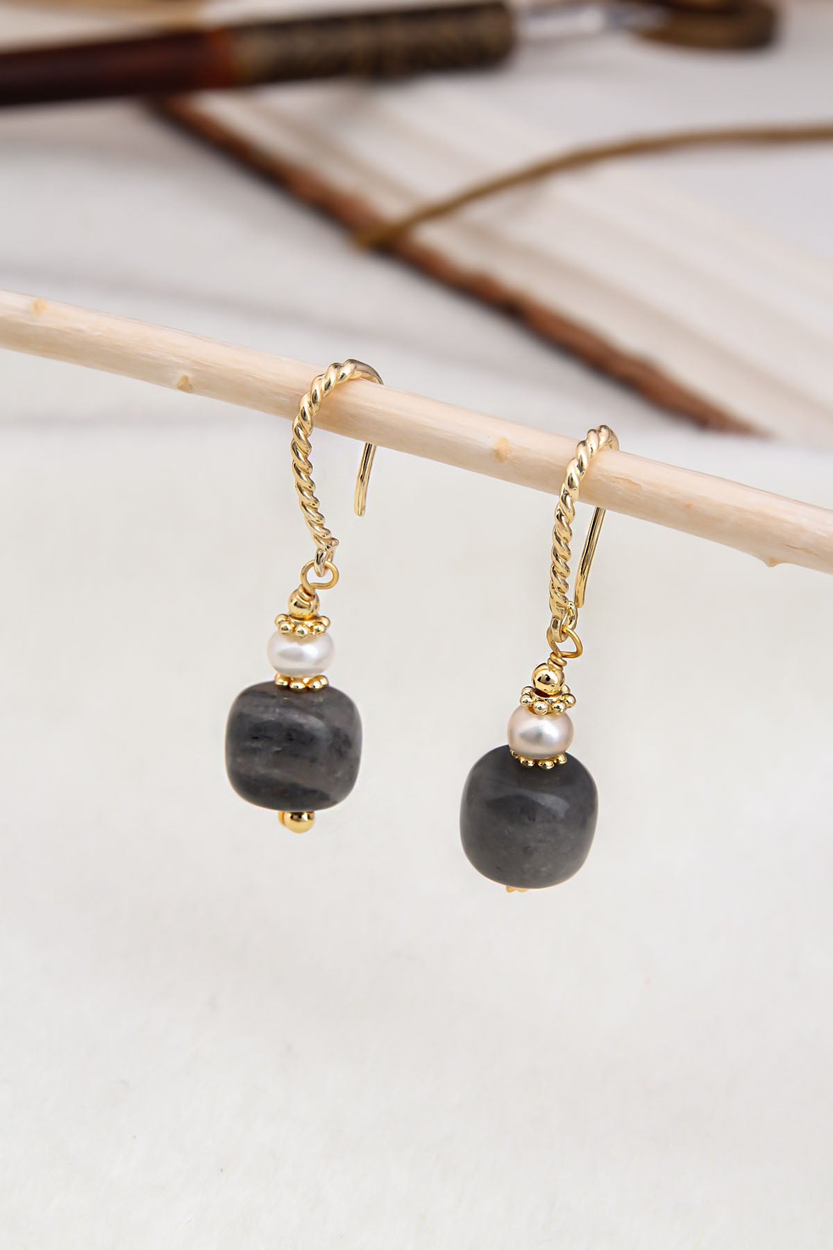 Pearl & Labradorite Earring