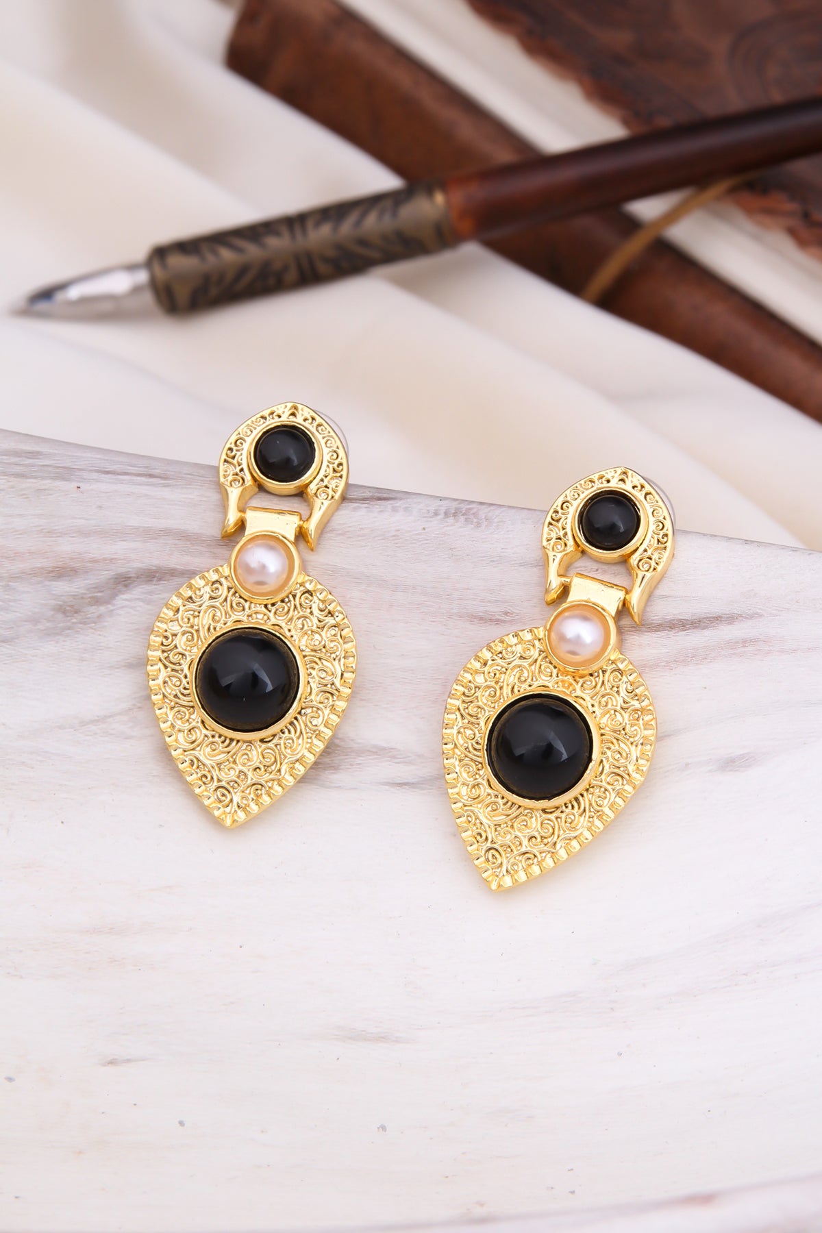 Onix & Synthetic Pearl Boucles D'oreilles