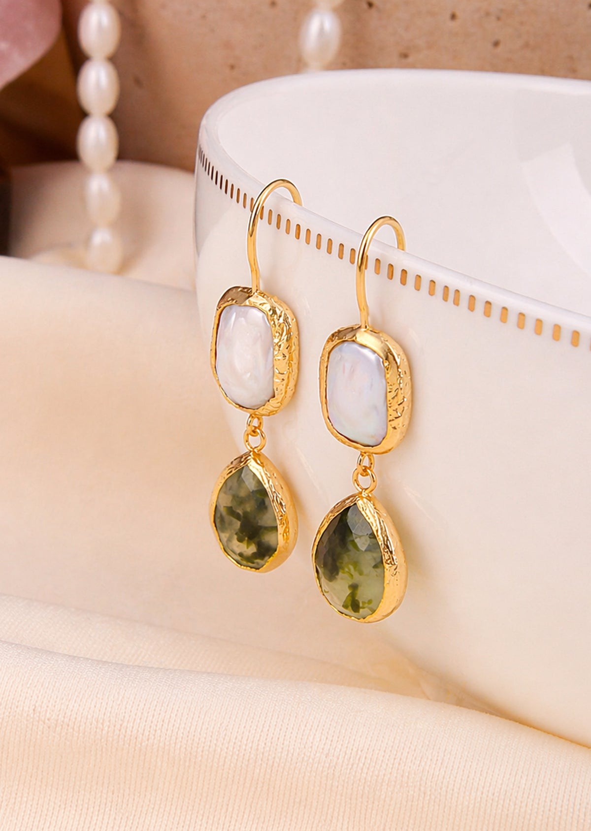 Pearl & Prehnite Earring