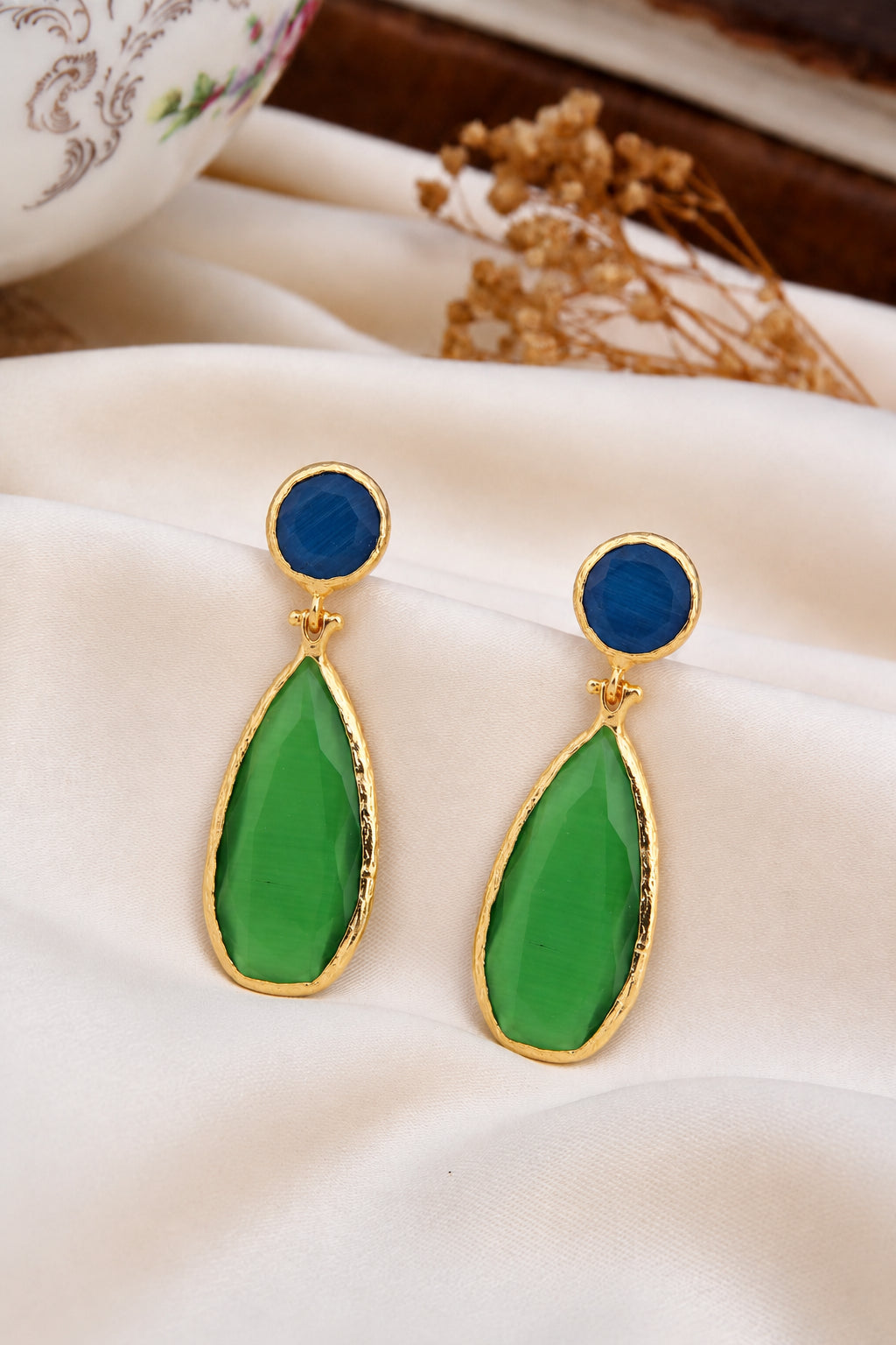 Cat Eyes Earring