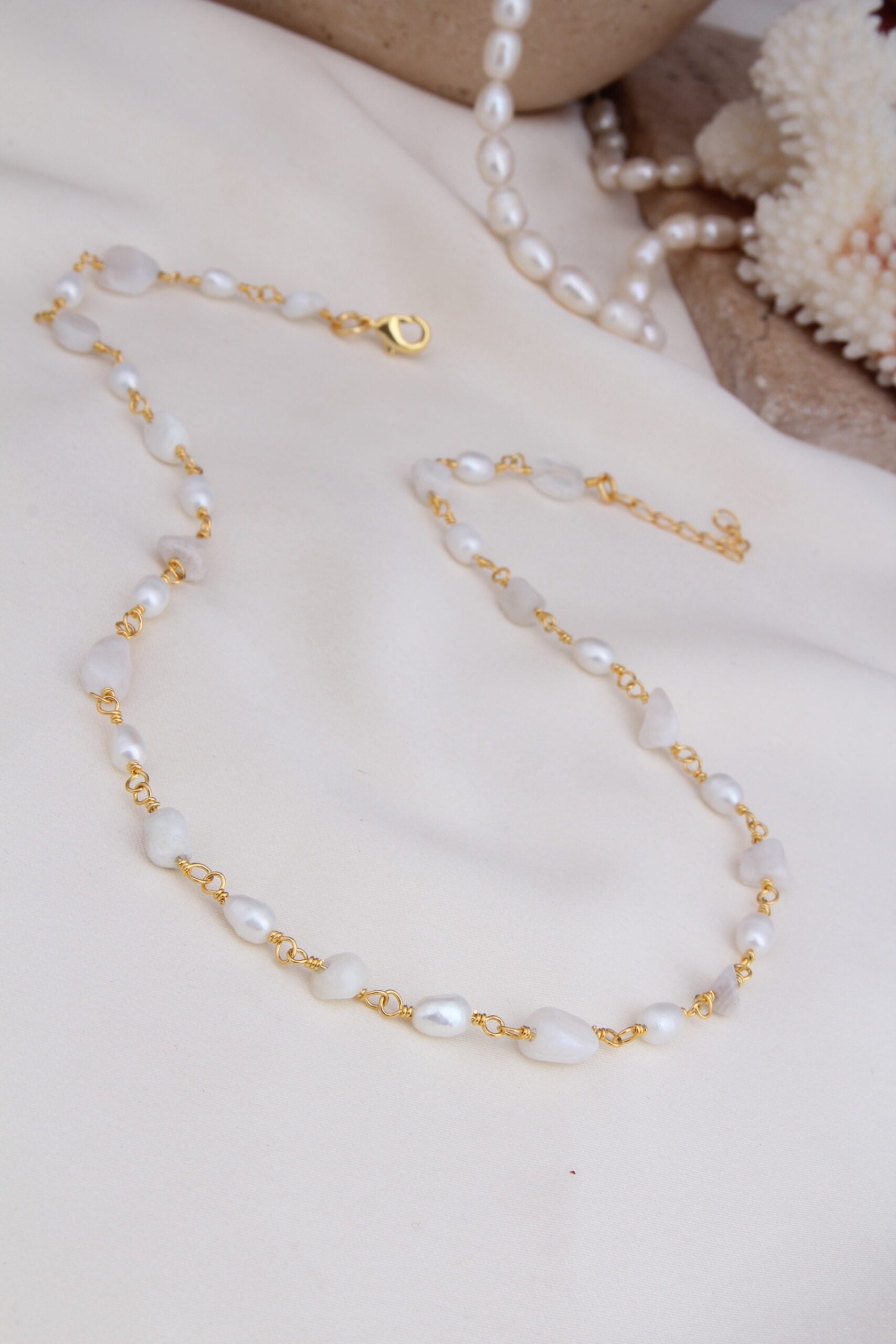 Moonstone & Pearl Collier