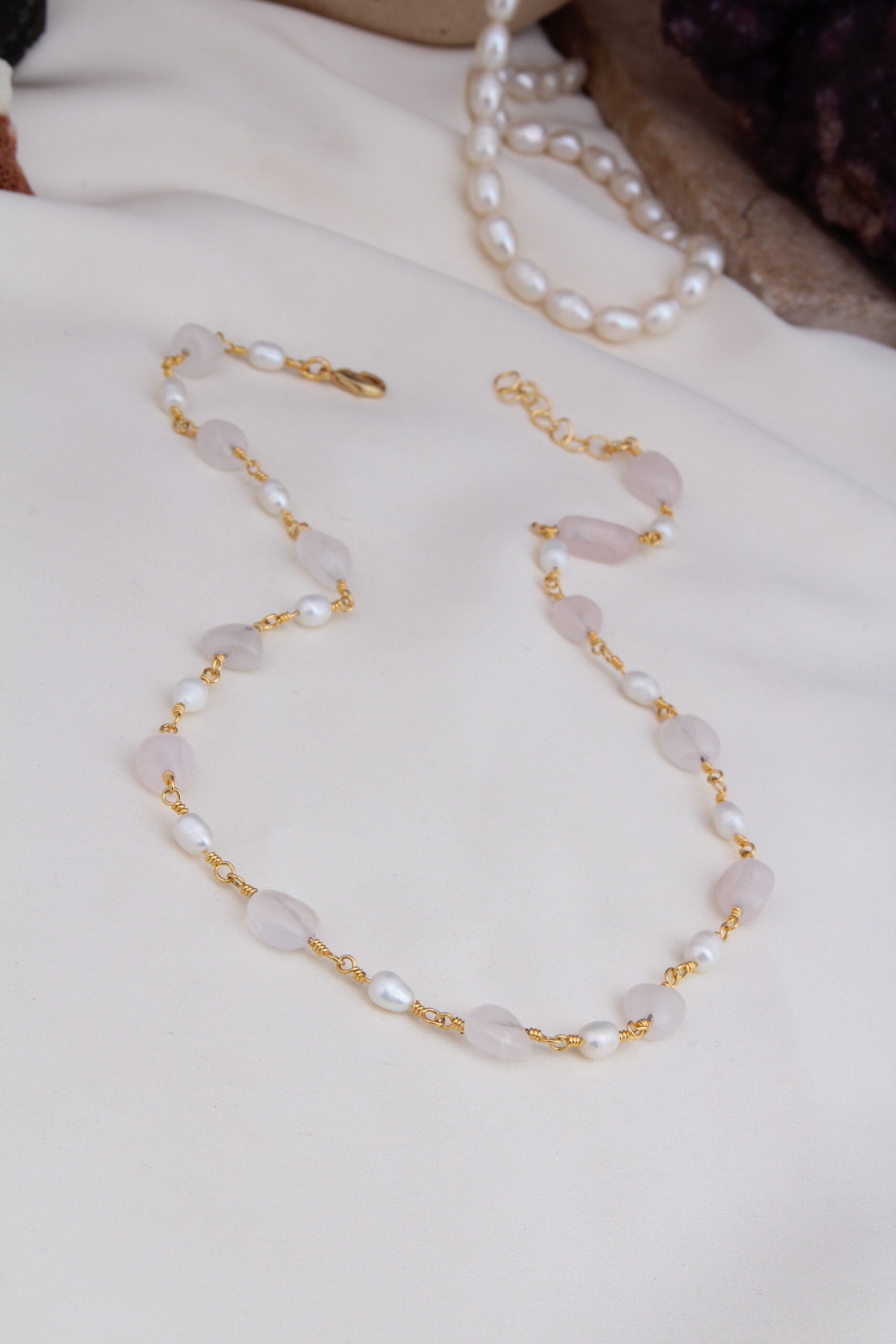 Pink Quartz & Pearl Collier