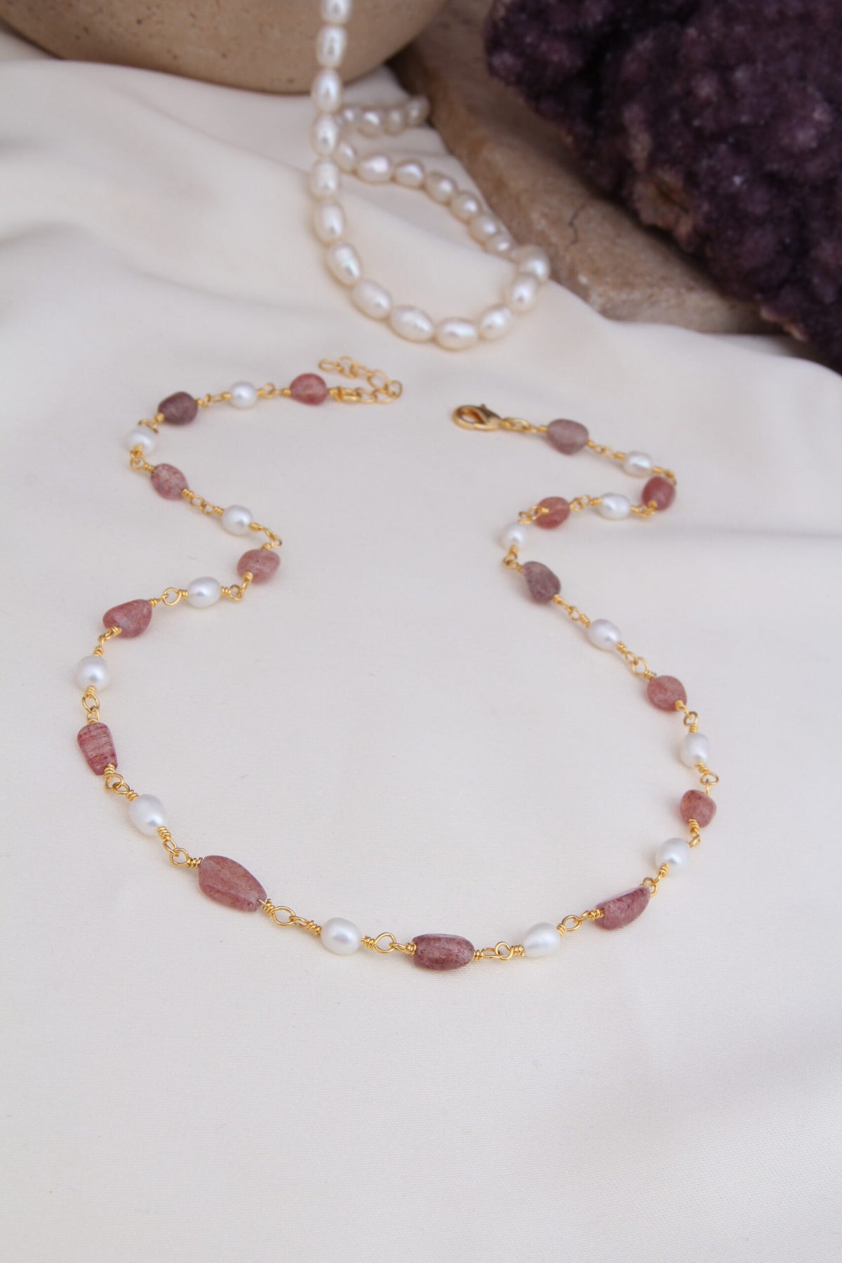 Strawberry Quartz & Pearl Collier