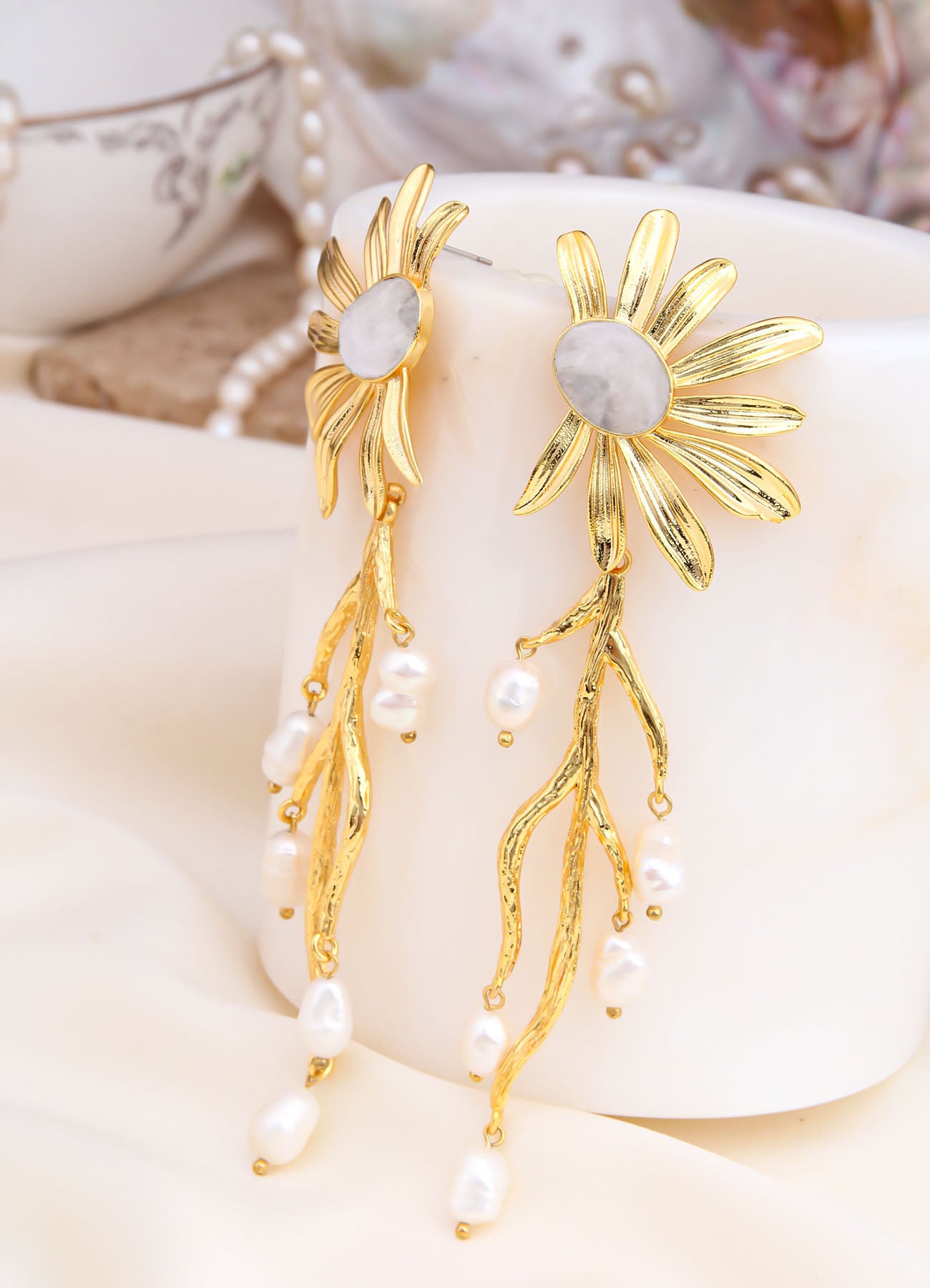 Moonstone & Pearl earring