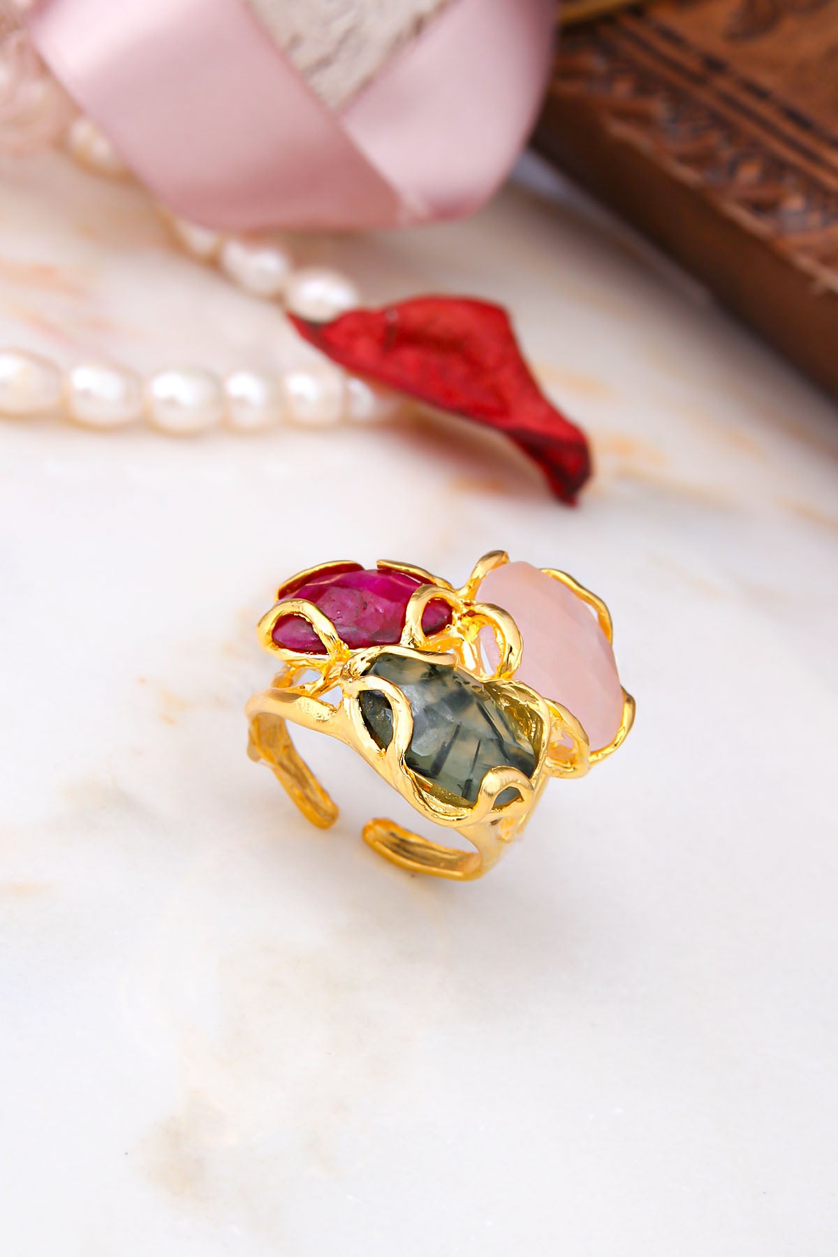 Anello con agata e quarzo rosa e rutilo nero