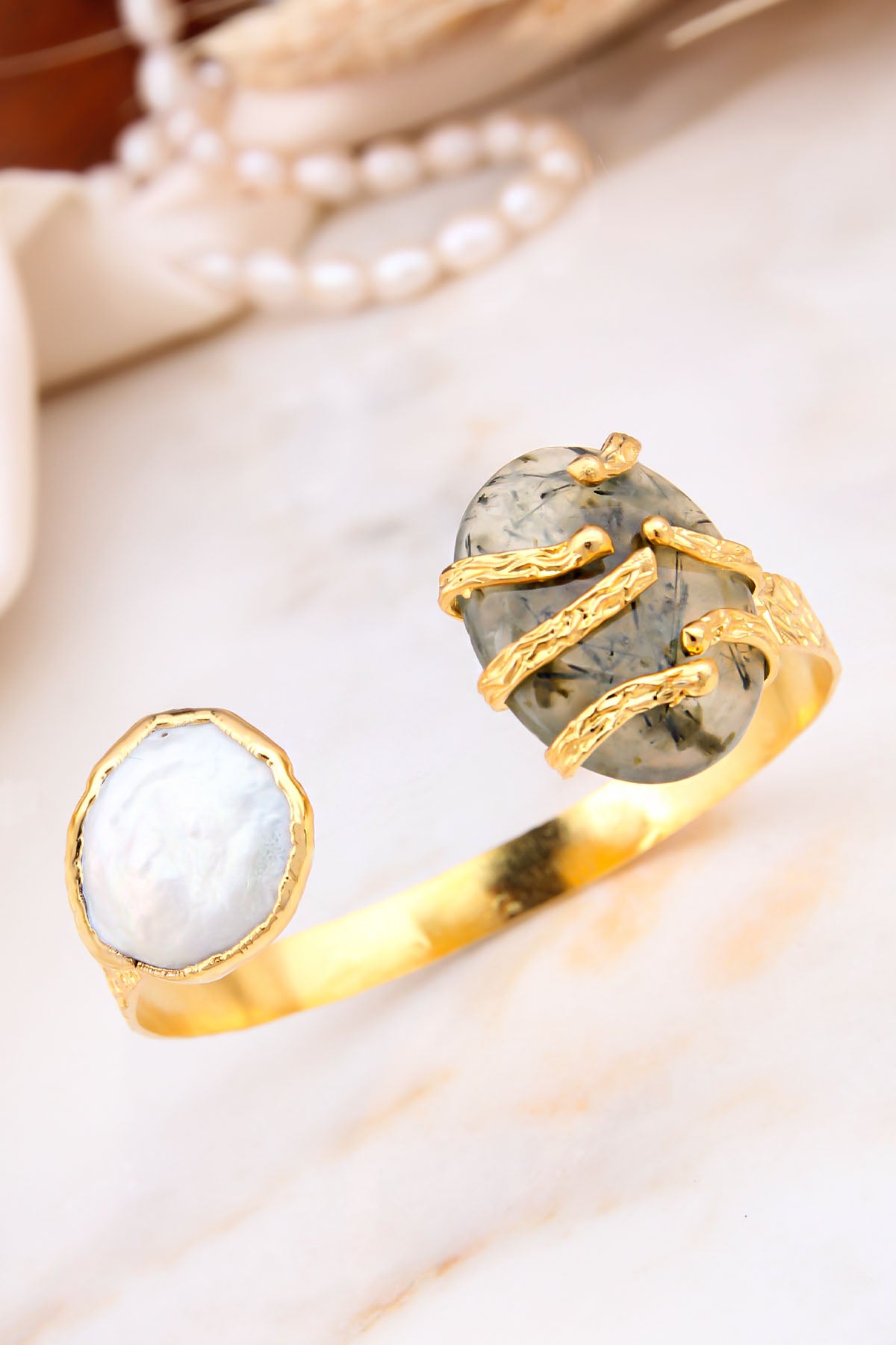 Prehnite &amp; Pearl Bracelet