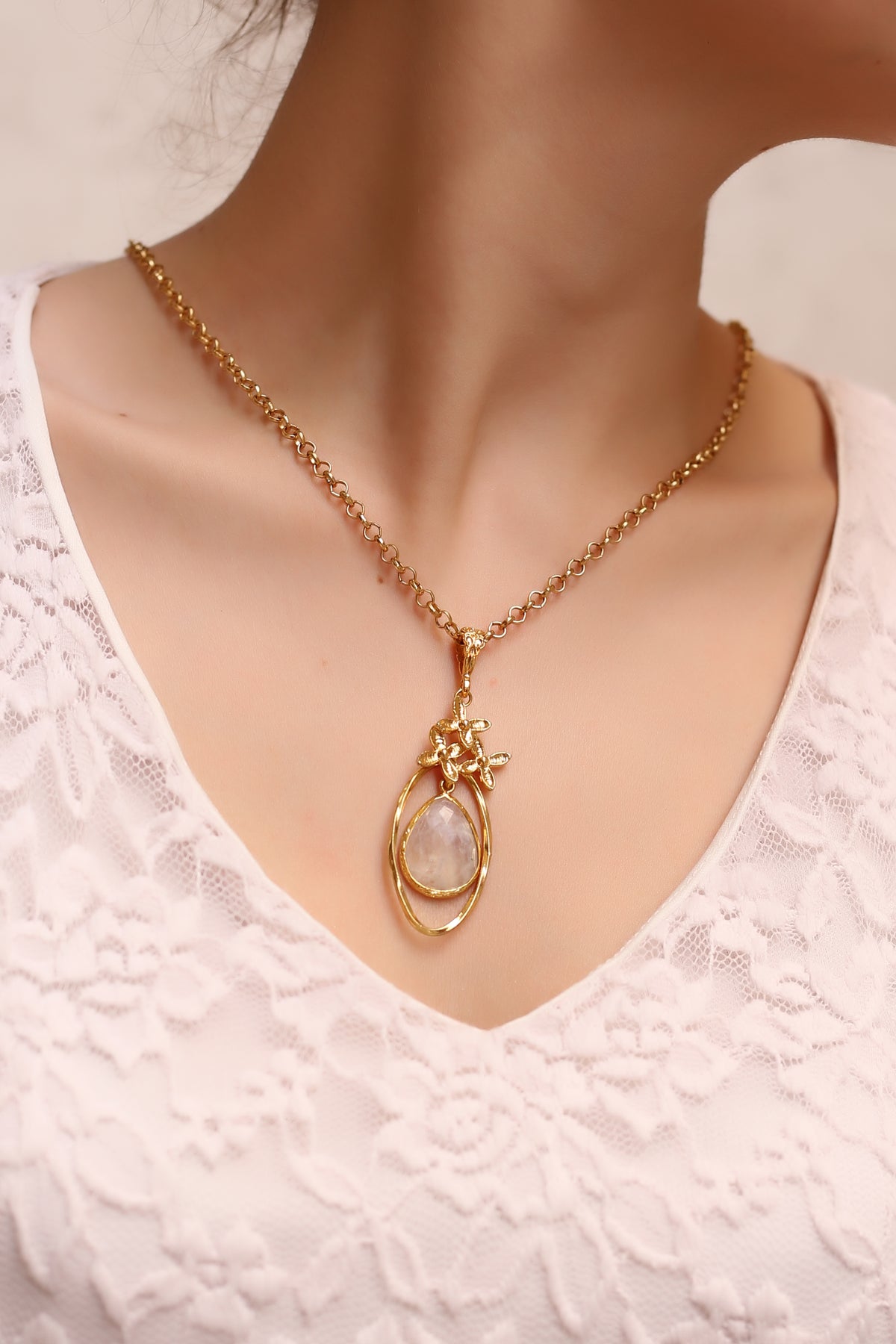 Collana di pietra di luna